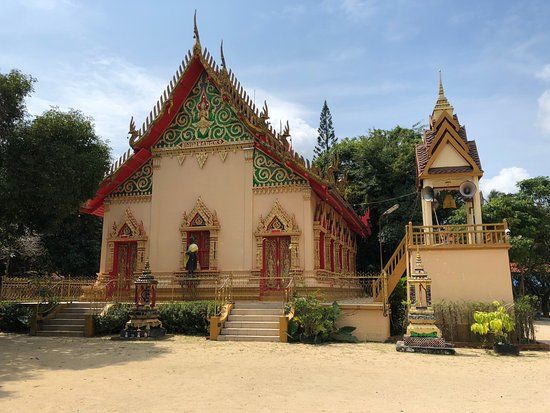 Wat Phu Khao Thong